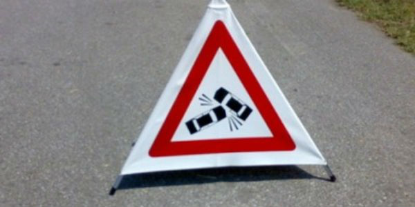 Urto nel parcheggio? Airbag esplosi e un ferito