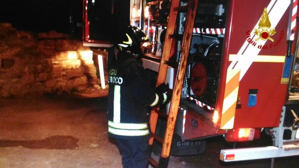 Colonica in fiamme a Le Sieci. Appartamento inagibile