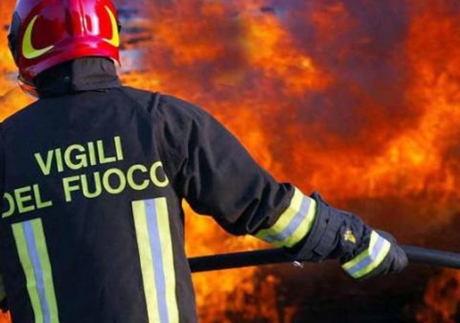 Villa in fiamme a Panzano. Incendio doloso a Barberino