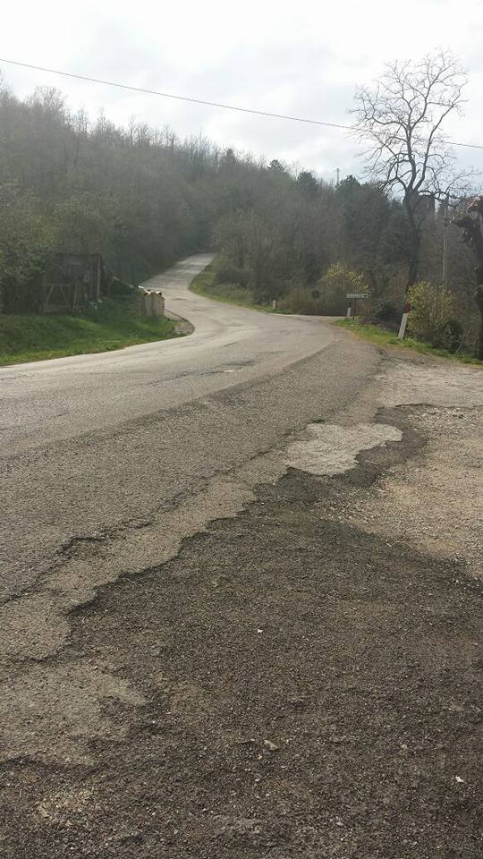 'Niente luci e marciapiedi'. Disagi sulla 67, tra Borselli e Pomino, denuncia della Lega