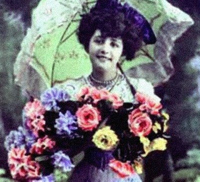 Lettori Reporter. Il camion 'incastrato' in Piazza Dante, e la riflessione sulla Belle Epoque mugellana