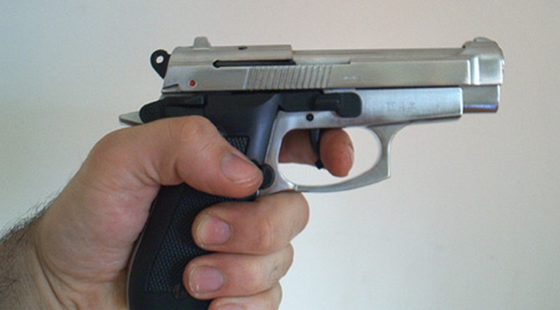 Sparano con la scacciacani e si filmano. Tre dicomanesi denunciati