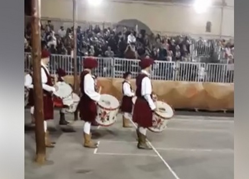 Scarperia. Ai bandierai e musici di Castel S. Barnaba il trofeo Robertazzi