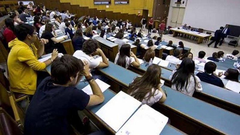 Medicina. Concorsi pilotati, interdetti otto professori. Ma possono continuare a insegnare