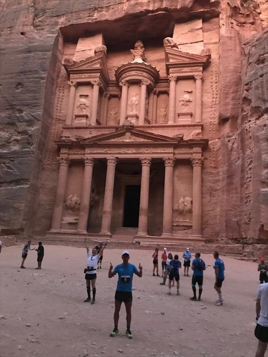 Nicola prima della partenza davanti alla città Petra