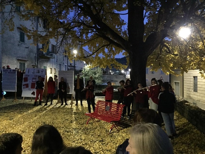 Inaugurazione panchina rossa a Vicchio