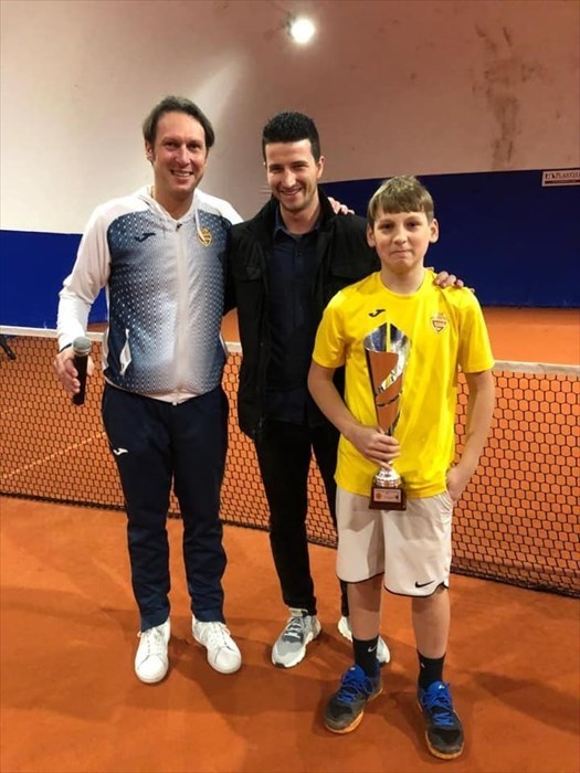 Il vincitore del Memorial Lorenzo Braccini assieme a Leonardo Pistoia, figlio di Daniele