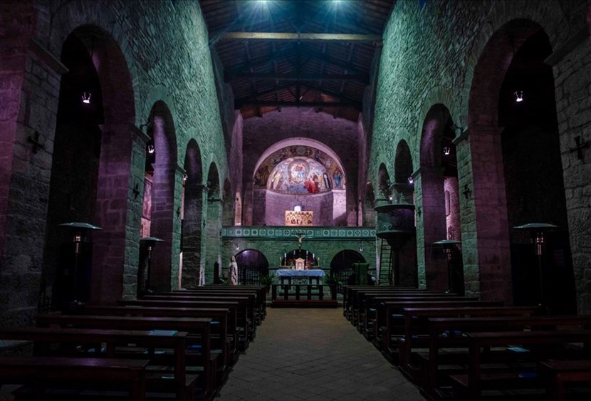 Interno dell'abbazia benedettina di San Godenzo