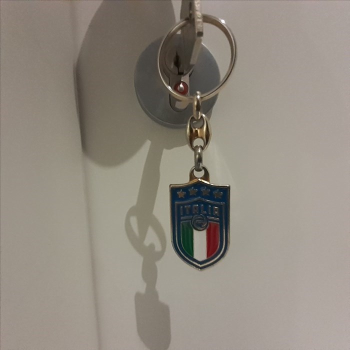 particolare della chiave con personalizzazione della Figc