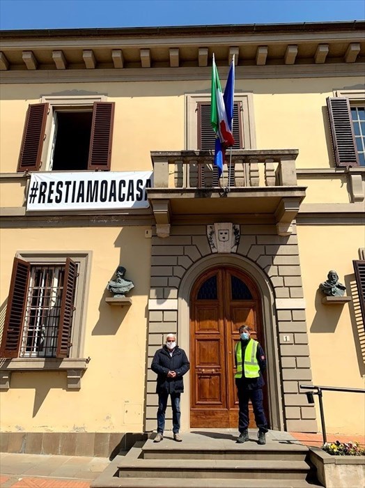 Il Sindaco di Rignano Lorenzini assieme al Comandante della Municipale Arno Sieve Failli