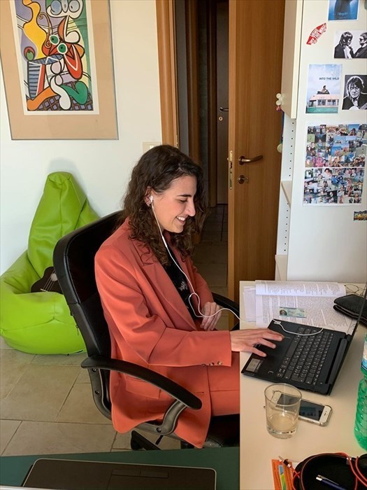 Eleonora durante la discussione via webcam