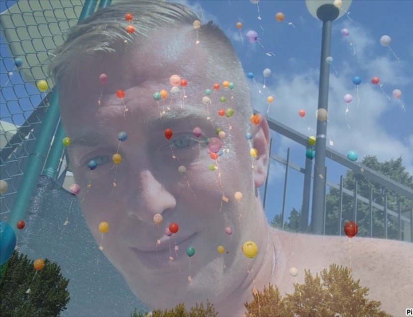 Giulio Sfameni - montaggio con palloncini in cielo