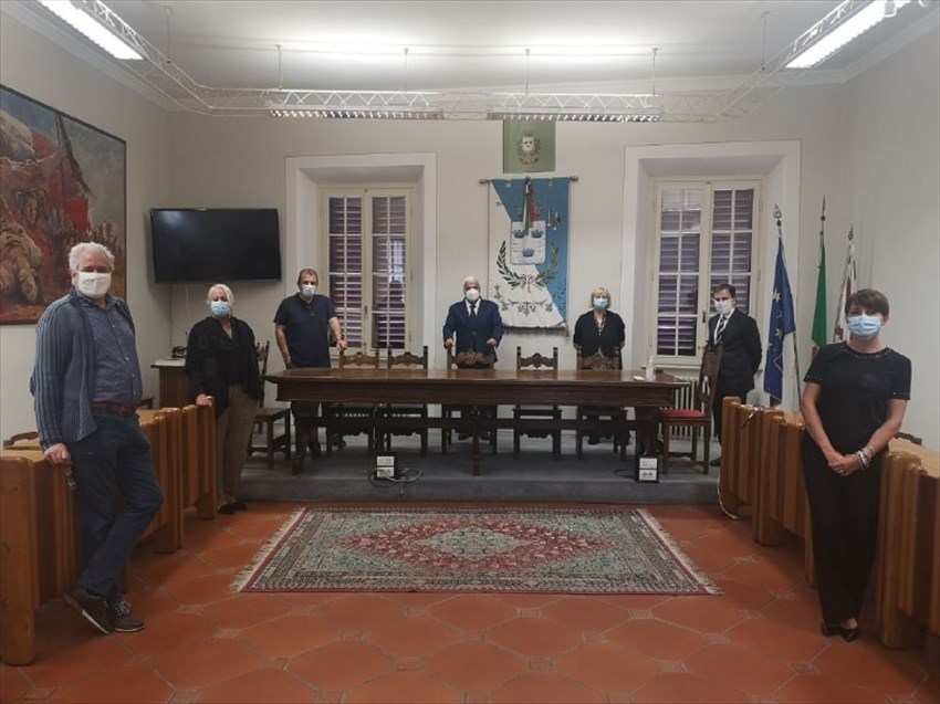 Firma del contratto di avvio ai lavori alle scuole medie di Rignano