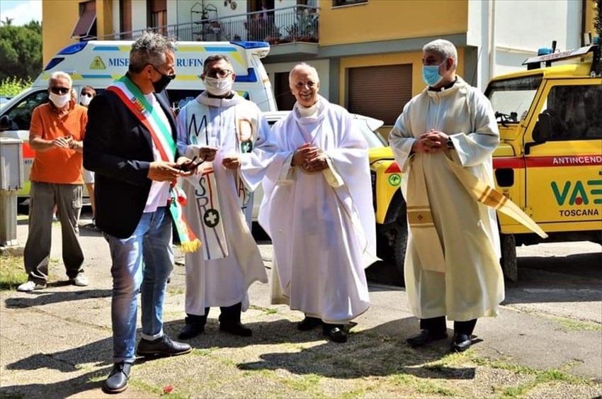 Prima messa domenicale post Covid-19 all'aperto a Rufina con vescovo Meini
