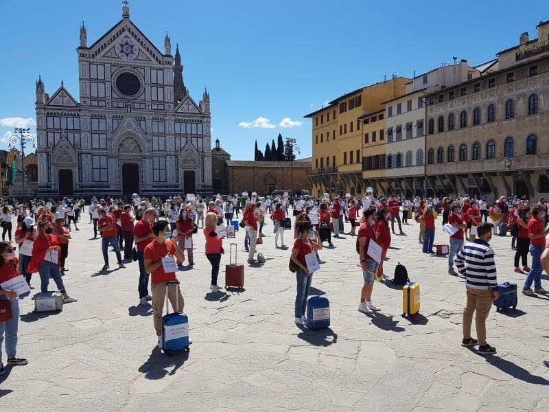 Operatori turistici in piazza Santa Croce: "Rischiamo di chiudere tutti"