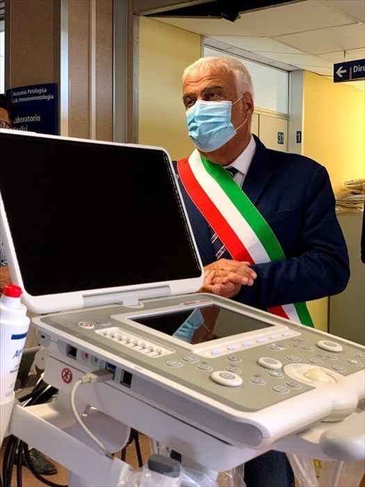 Consegna dell'ecografo del Comune di Rignano all'OSMA