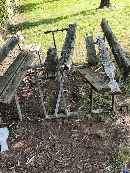 Raid vandalico ai giardini dell'oratorio a Rufina