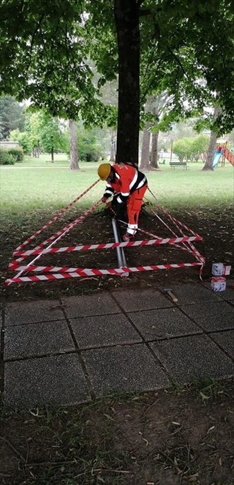 Raid vandalico ai giardini dell'oratorio a Rufina