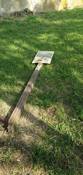 Raid vandalico ai giardini dell'oratorio a Rufina