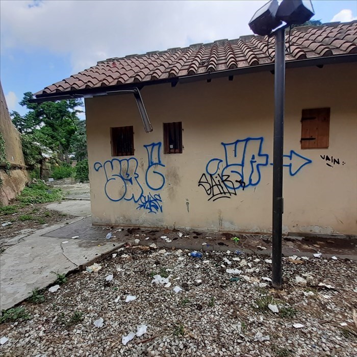 I bagni chiusi e lo spettacolo indecoroso