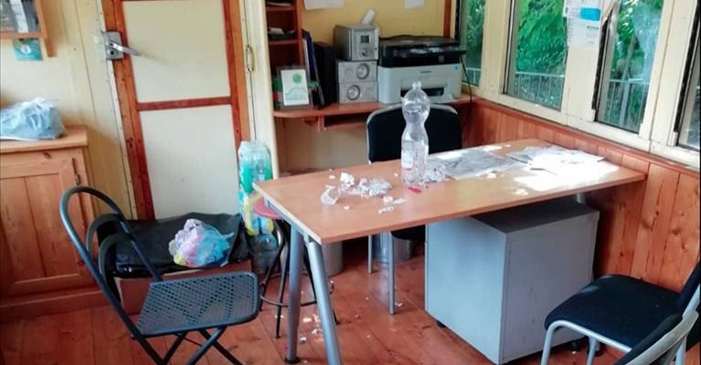 il vagone vandalizzato