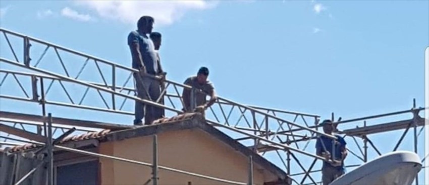 Una delle foto-segnalazione del cantiere alle scuole di Rignano fatta dal gruppo politico Laboratorio politico Rignano
