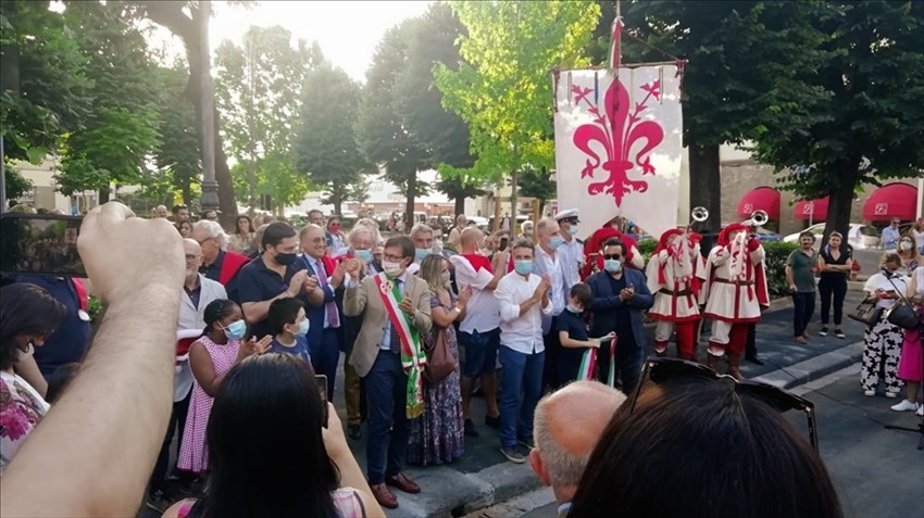 Una fase del taglio del mastro