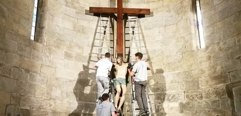 Ritorna a casa il magnifico Crocifisso del ‘500 dopo circa sette mesi di trattamento antitarlo.