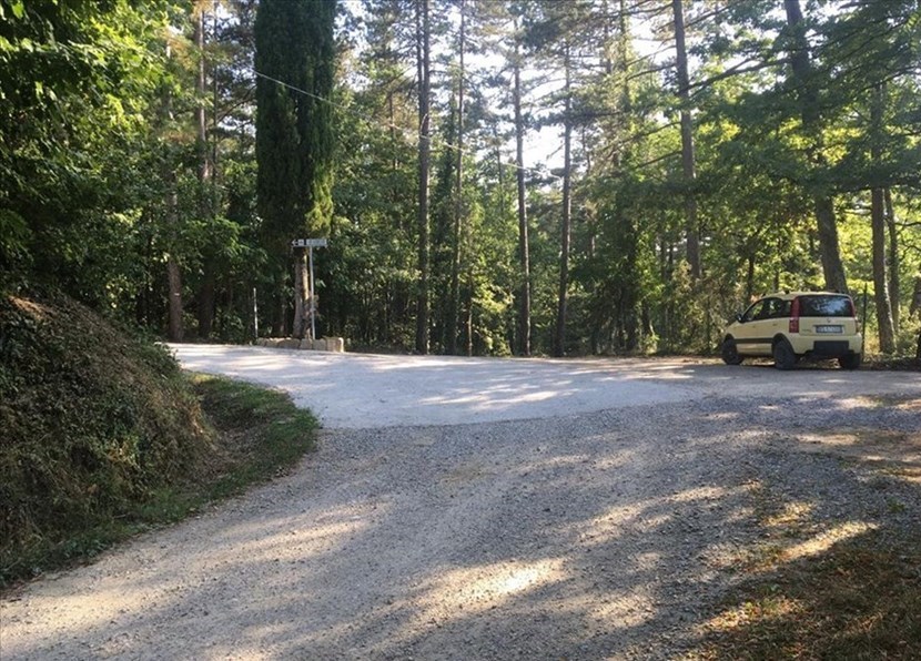 Una delle stra bianche a Pelago a lavori di manutenzione terminati