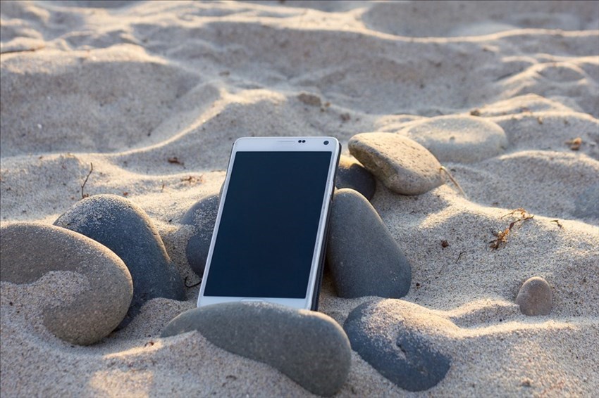 Cellulare sulla spiaggia