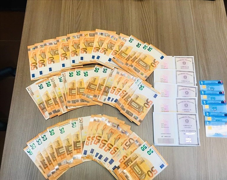 Porta a Prato. Avevano nella camera d'albergo quasi 360mila euro falsi: tre denunciati