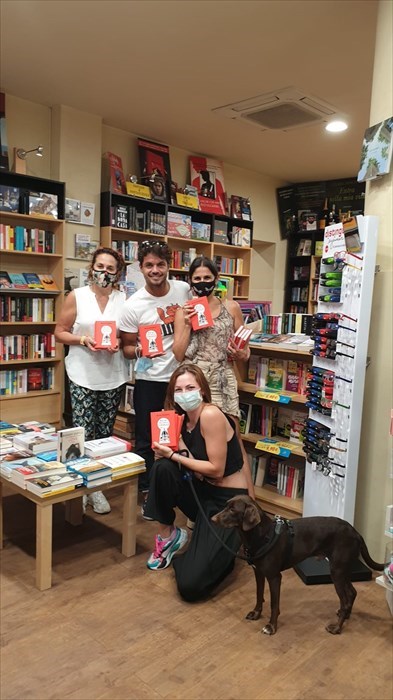 Wikipedro a Pontassieve per il firmacopie del suo nuovo libro con alcuni follower