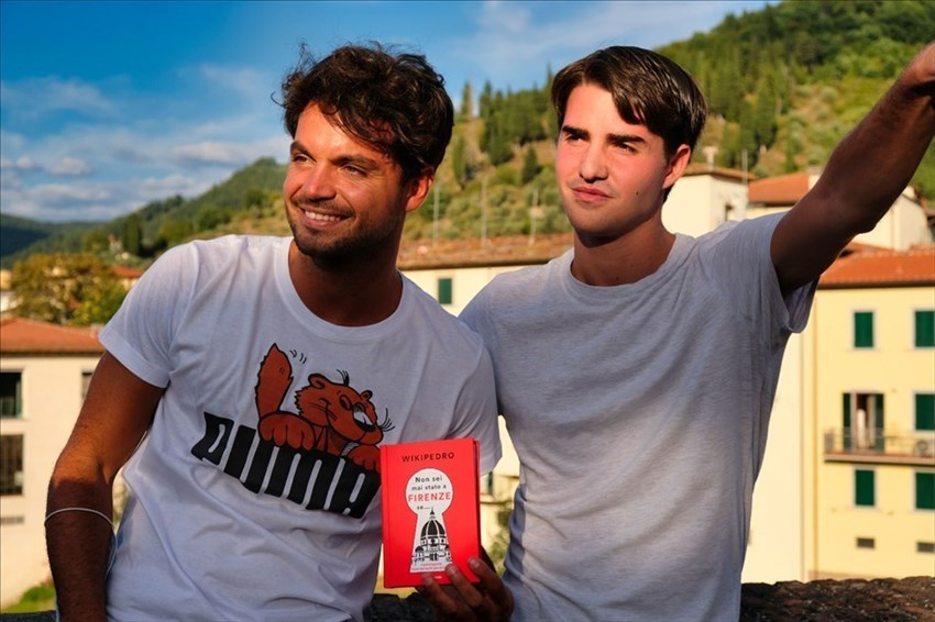 Wikipedro a Pontassieve per il firmacopie del suo nuovo libro con alcuni follower