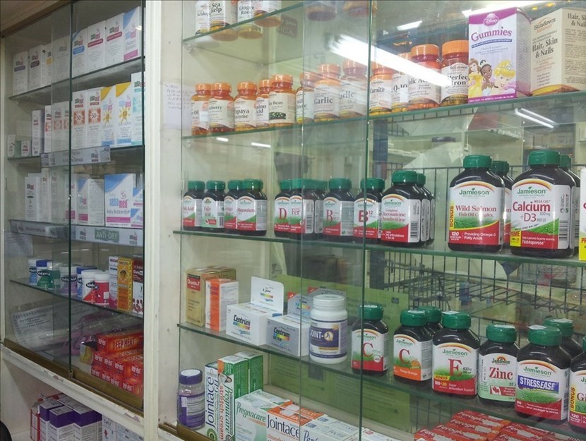 Vetrina di una farmacia