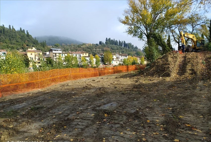 Lavori di bonifica per la passerella ciclopedonale fra Compiobbi e Vallina