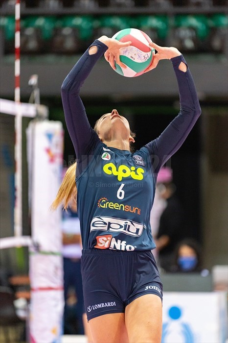 La concentrazione della schiacciatrice de Il Bisonte Firenze Terry Ruth Enweonwu (1)