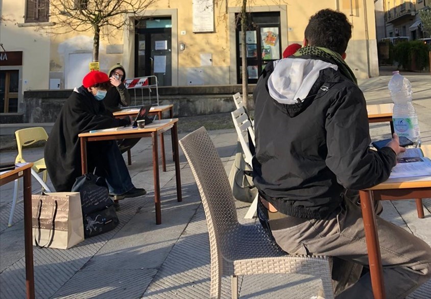 Presidio del Collettivo RossoVivo in Piazza Vittorio Emanuele II a Pontassieve