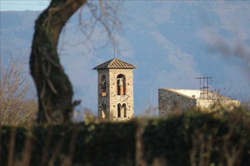 Foto attuale - Vista da Le Gualchiere del campanile della Pieve di San Giovanni Battista a Remole a Sieci