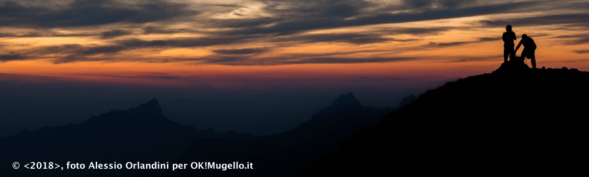 La Luna Rossa e l’alba in Apuane. Dall’obiettivo di Alessio Orlandini e Saverio Zeni