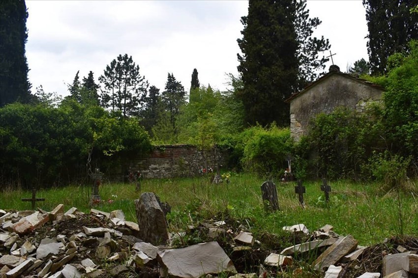 Cimitero abbandonato a Montefiesole