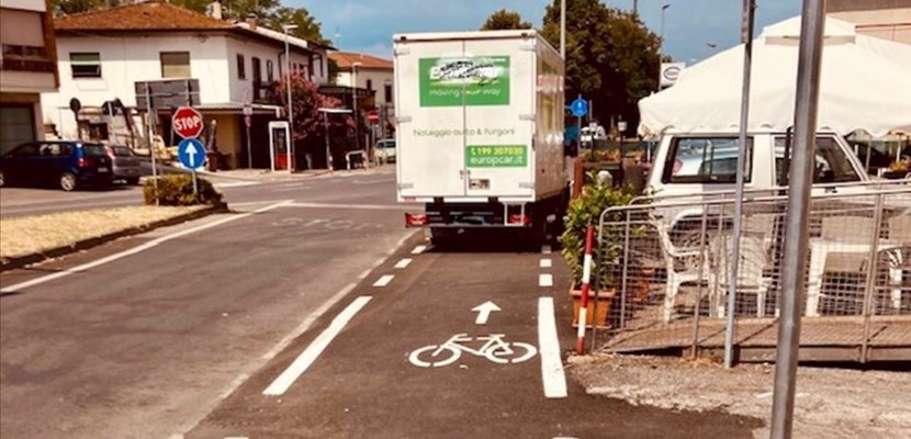 Vicchio. Già sosta selvaggia sul nuovo tratto di ciclabile (non ancora inaugurata)