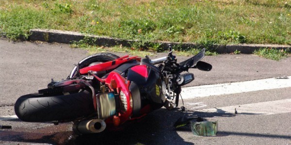 Scontro tra moto. Deceduta donna di 39 anni