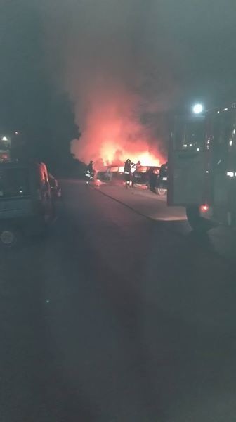 Auto a fuoco nel parcheggio a Londa. Ma è polemica sui social