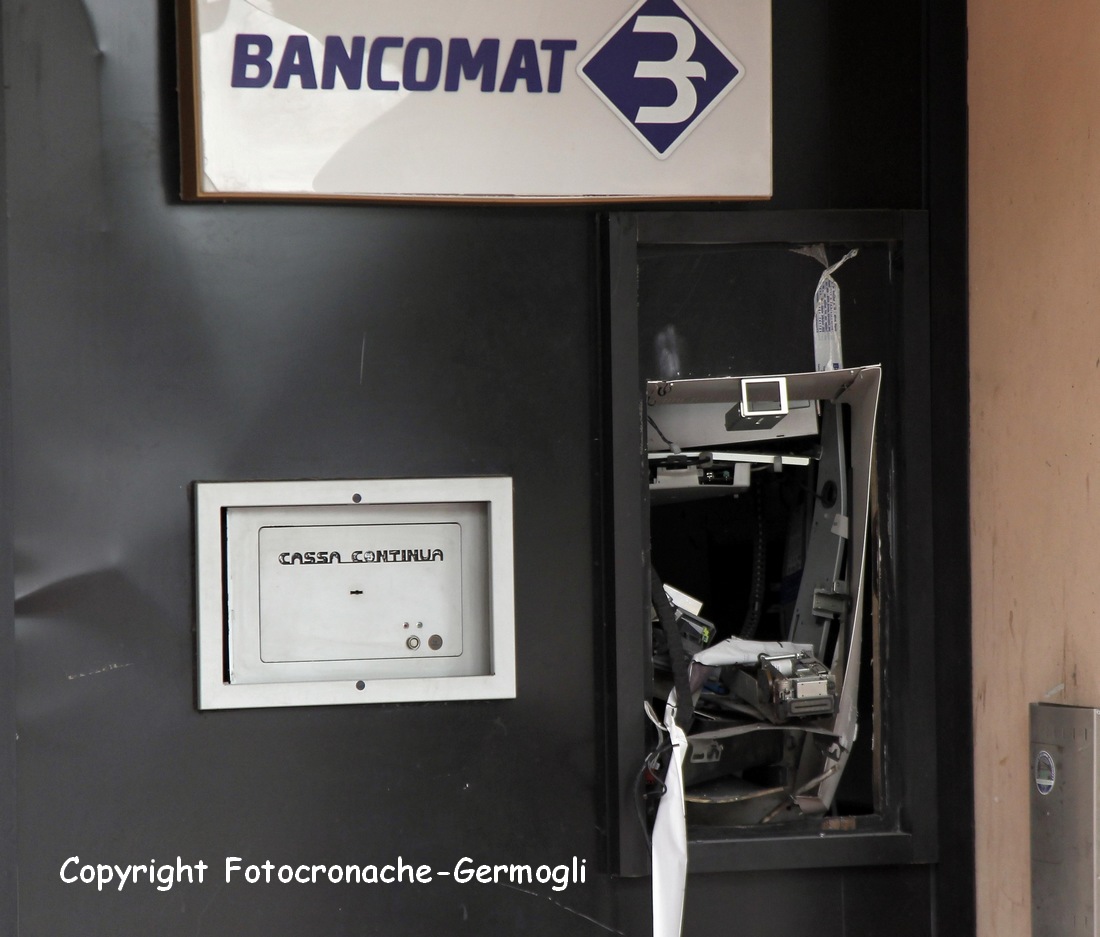 Furto alla banca con la fiamma ossidrica. Ladri in azione stanotte a Caldine