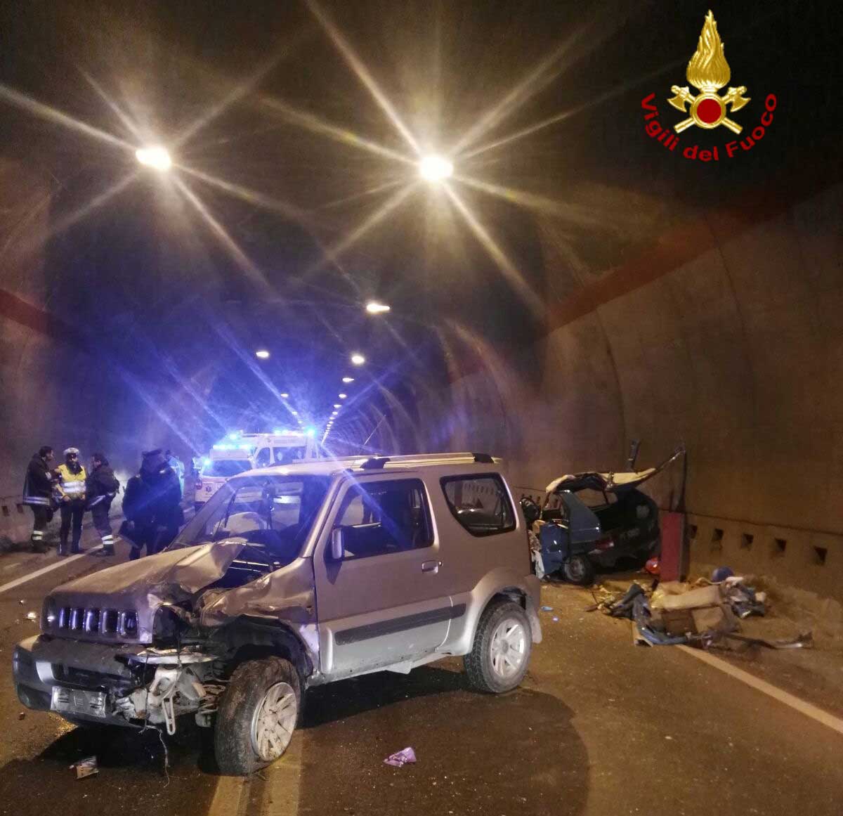 Scontro frontale in galleria tra due auto a Pontassieve.