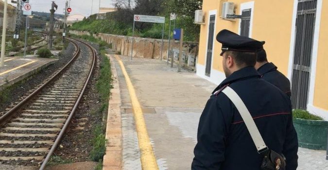 Sul treno senza biglietto aggredisce controllore. Denunciata dai Carabinieri