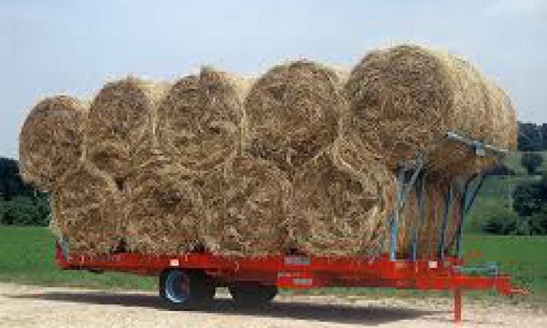 Trattore perde rotoballe tra Sieci e Molin del Piano. Prudenza in strada