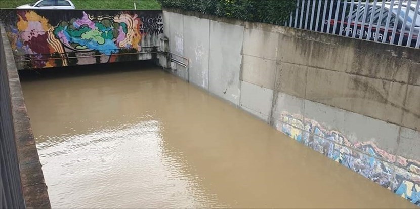Sottopassaggio adiacente al supermercato ""Penny Market"" a Pontassieve allagato