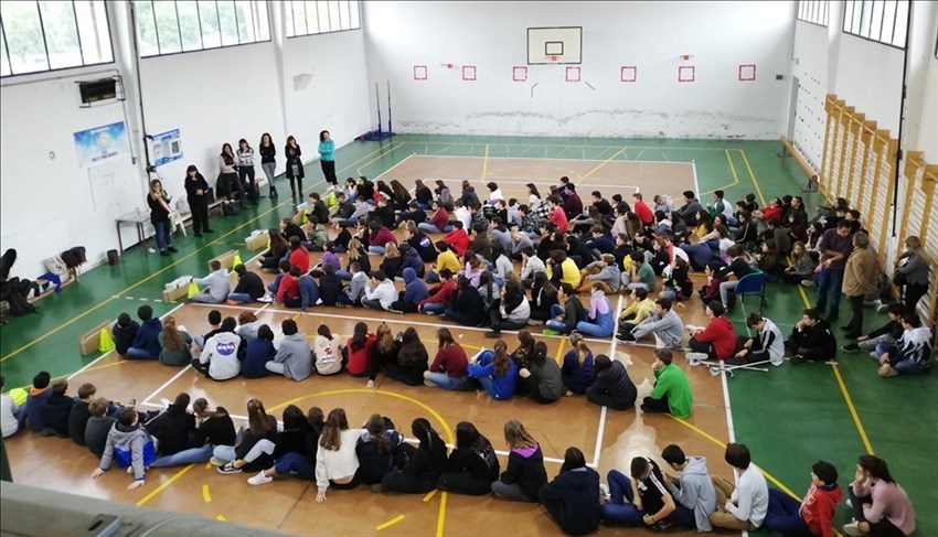 Studenti Comune di Pontassieve - consegna borracce