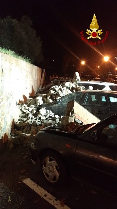 Crollo del muro nel parcheggio di Pontassieve